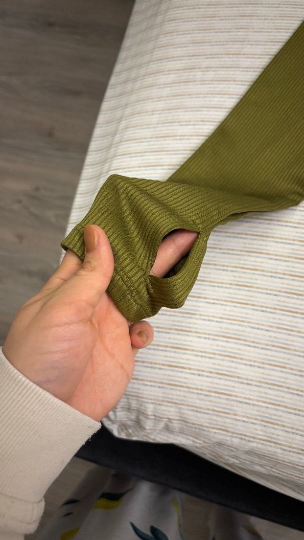 Fermuarlı Yüksek Yakalı Kadın  Tişörtü - Görsel 2