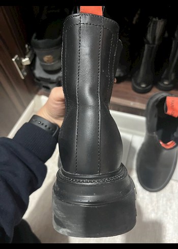 Siyah Deri Tokalı Kadın Bot - Görsel 3