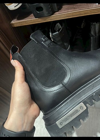 Siyah Deri Tokalı Kadın Bot - Görsel 2