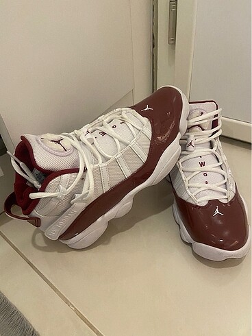 39 Beden bordo Renk Nike orijinal mağazadan alındı yeni 1kere giyildi