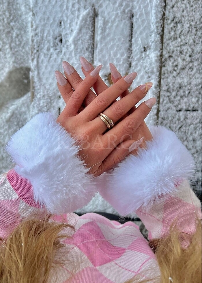 Kısa Tüylü Beyaz Kürk Bileklik İnce - Görsel 3