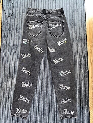 Bershka Taşlı mom jean