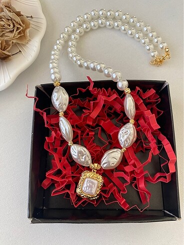 Accessorize Sedef objeli iki farklı inciden tasarım kolye