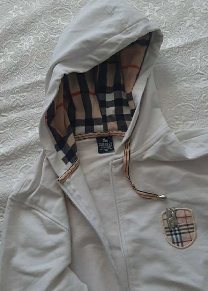 Beyaz kapşonlu hırka  - Görsel 3