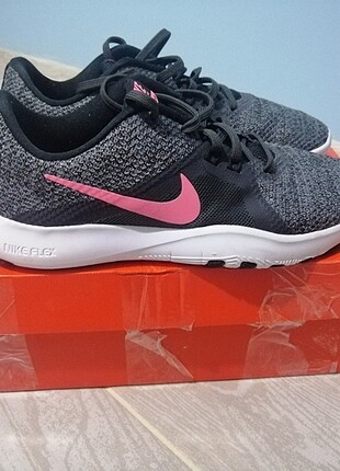 36 Beden Nike orijinal dır sıfır kutusunda 36.5 numara