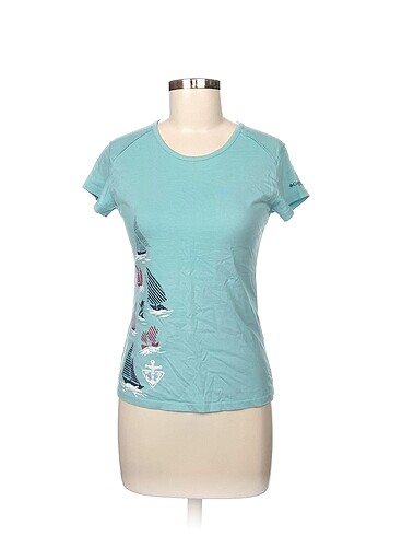 Columbia T-shirt %70 İndirimli.