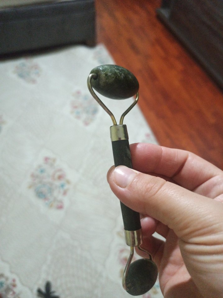 Doğal Yeşil Taşlı Yüz Masaj Aleti - Görsel 2