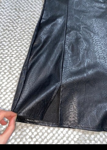 Siyah Deri Yılan Desenli Straplez Mini Elbise - Görsel 3