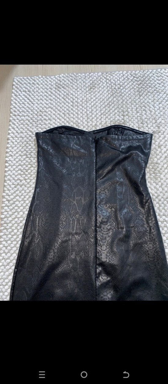 Siyah Deri Yılan Desenli Straplez Mini Elbise - Görsel 4