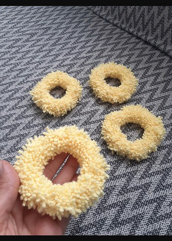 Sarı Örgü Yün Saç Tokası - Görsel 2