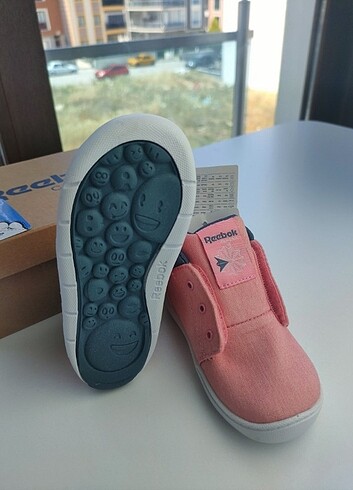22 Beden Reebok Kız Çocuk Ayakkabi 22,5 numara