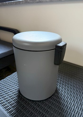 Gri çöp kovası - Görsel 3