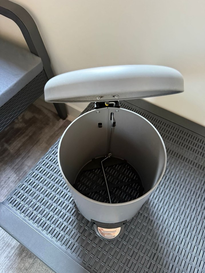 Gri çöp kovası - Görsel 4