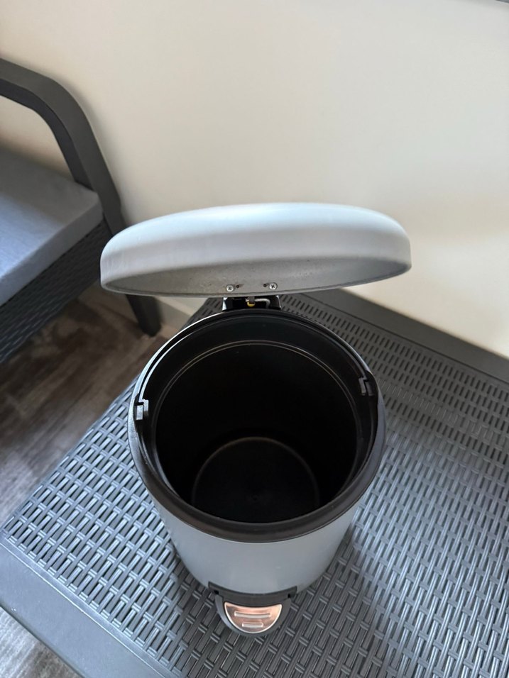 Gri çöp kovası - Görsel 2