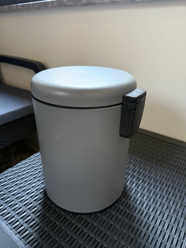 Gri çöp kovası - Görsel 3