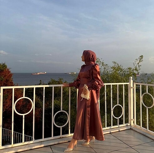 Gül kurusu tesettür saten elbise