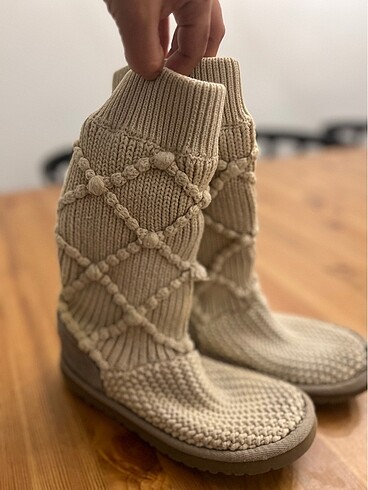 UGG Örgü