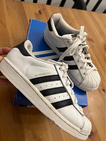 35,5 Beden Adidas superstar kutusunda