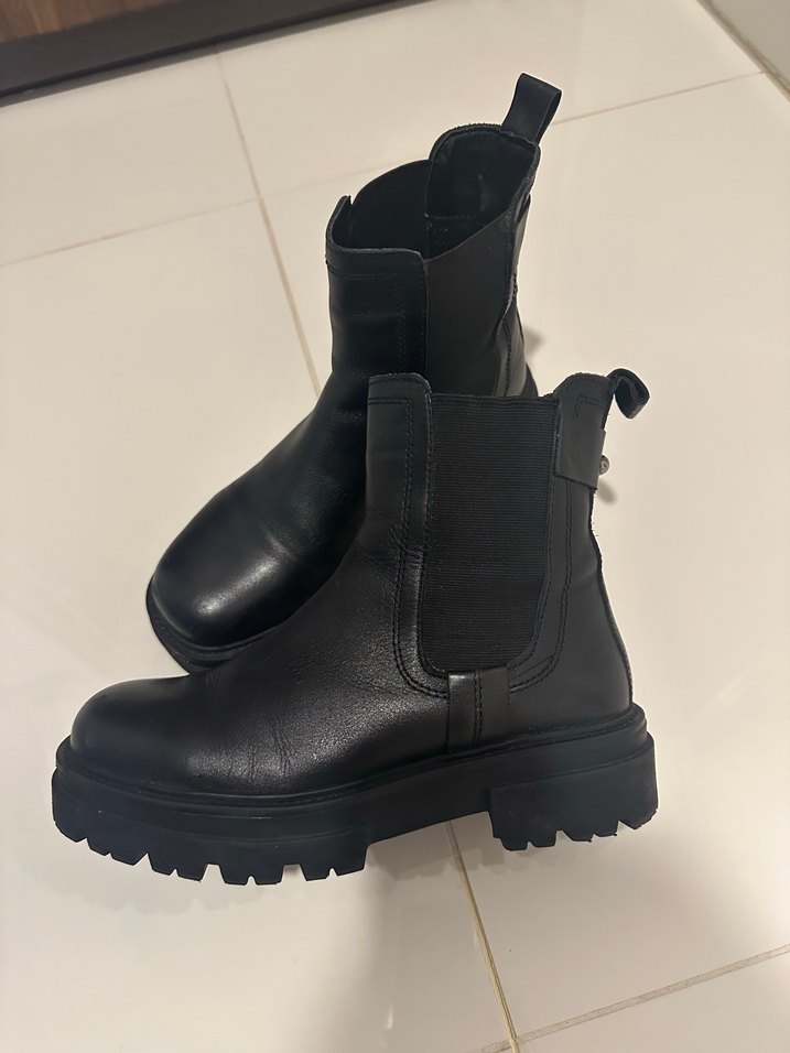 El Siyah Suni Deri Kadın Bot - Görsel 2