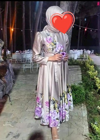 Çiçek Desenli Bej Uzun Abiye Elbise