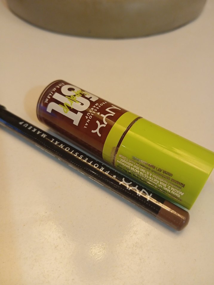 NYX Parlak Khaki Lip Gloss ve Dudak Kalemi - Görsel 3