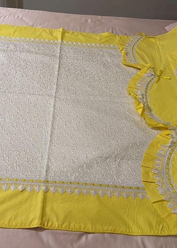 Sarı İşlemeli Parlak Yatak Örtüsü - Görsel 5