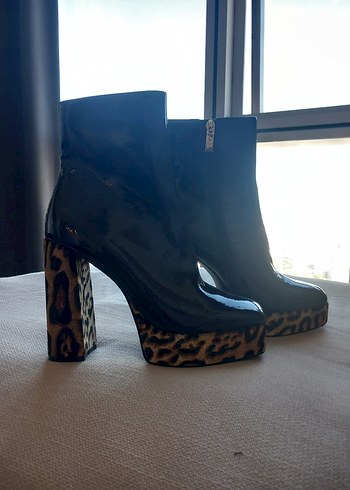 39 Beden siyah Renk Leopar Desenli Platform Topuklu Siyah Rugan Bot.