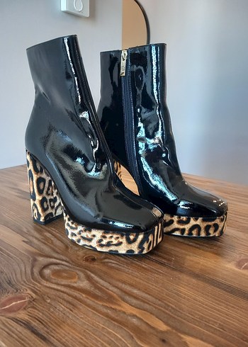 Leopar Desenli Platform Topuklu Siyah Rugan Bot.