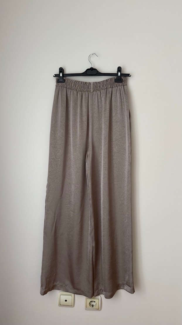 Bej Uzun Saten Rahat Kesim Kadın Pantolon - Görsel 3