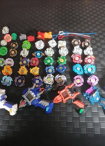 Takara tomy beyblade ve atıcı 