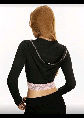 Siyah Dantel Detaylı Uzun Kollu Crop Top - Görsel 2