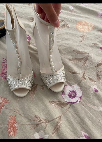 Beyaz Suni Kumaş İşlemeli Stiletto Gelin Ayakkabısı