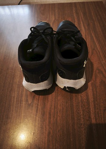 Under Armour Siyah Bağcıklı Basketbol Ayakkabısı - Görsel 3