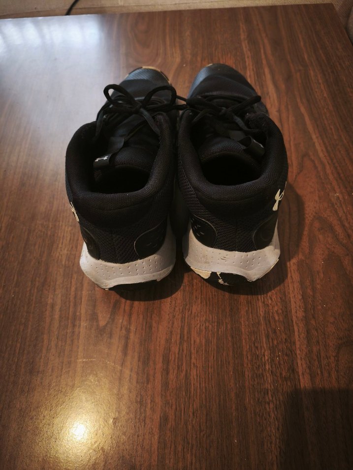 Under Armour Siyah Bağcıklı Basketbol Ayakkabısı - Görsel 3