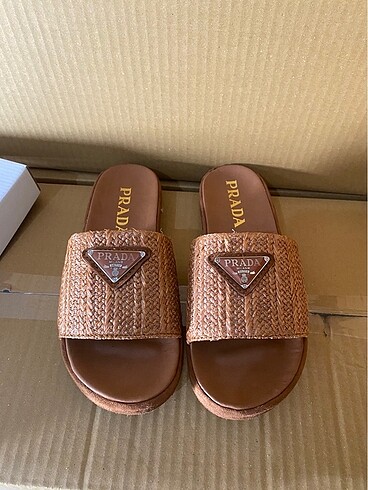 Prada terlik