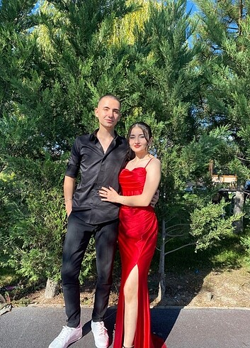 m Beden Sırt Dekolteli Kırmızı Saten Elbise