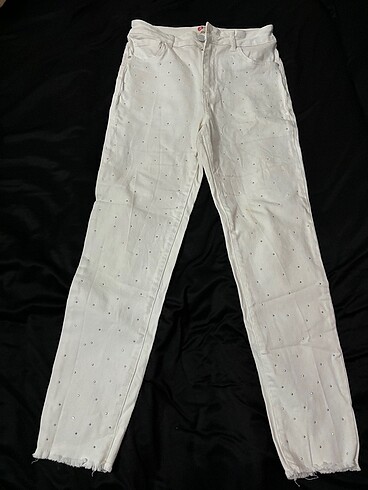 Taşlı beyaz pantolon