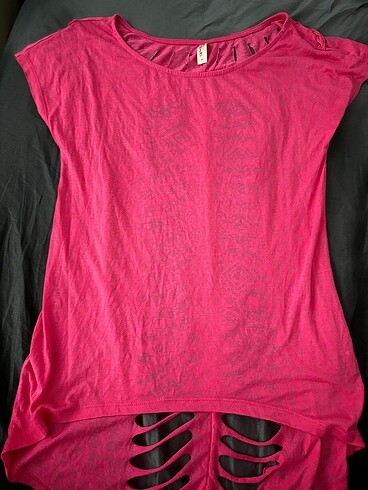 Pembe tişört