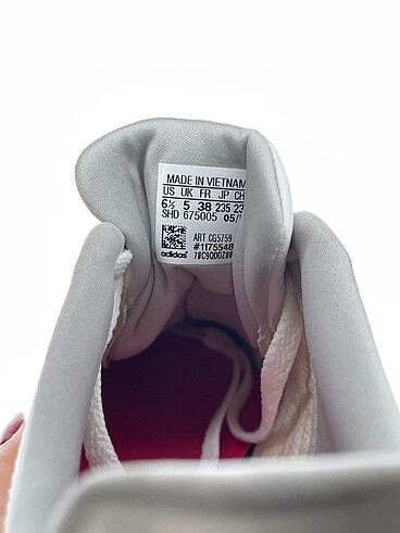 38 Beden çeşitli Renk Adidas Spor Ayakkabı %70 İndirimli.