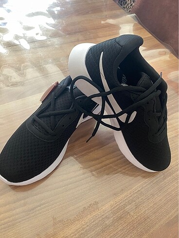 Nike Spor ayakkabısı hiç giyilmedi