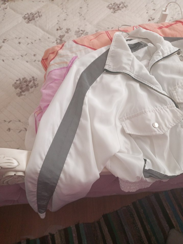 Beyaz Yüksek Yakalı Kadın Eşofman Üstü ve gri eşofman altı - Görsel 5