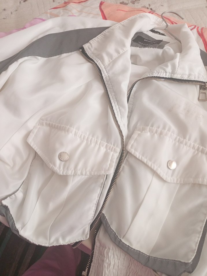 Beyaz Yüksek Yakalı Kadın Eşofman Üstü ve gri eşofman altı - Görsel 4