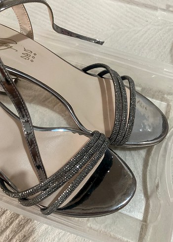 Zara Gri taşlı Stiletto Topuklu Kadın Ayakkabı