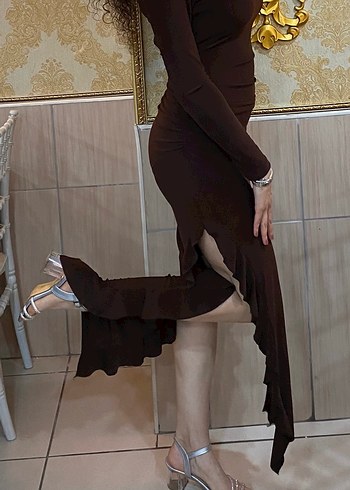 Kahverengi Uzun İki Yanı Yırtmaçlı Elbise