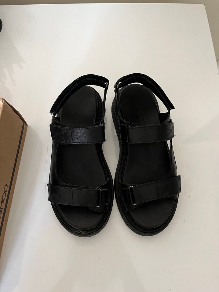 Siyah Kadın Dolgu Topuklu Sandalet - Görsel 4