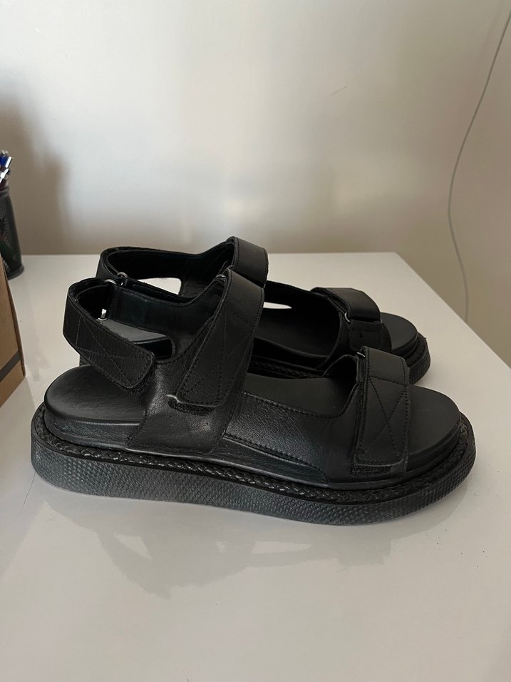 Siyah Kadın Dolgu Topuklu Sandalet - Görsel 3