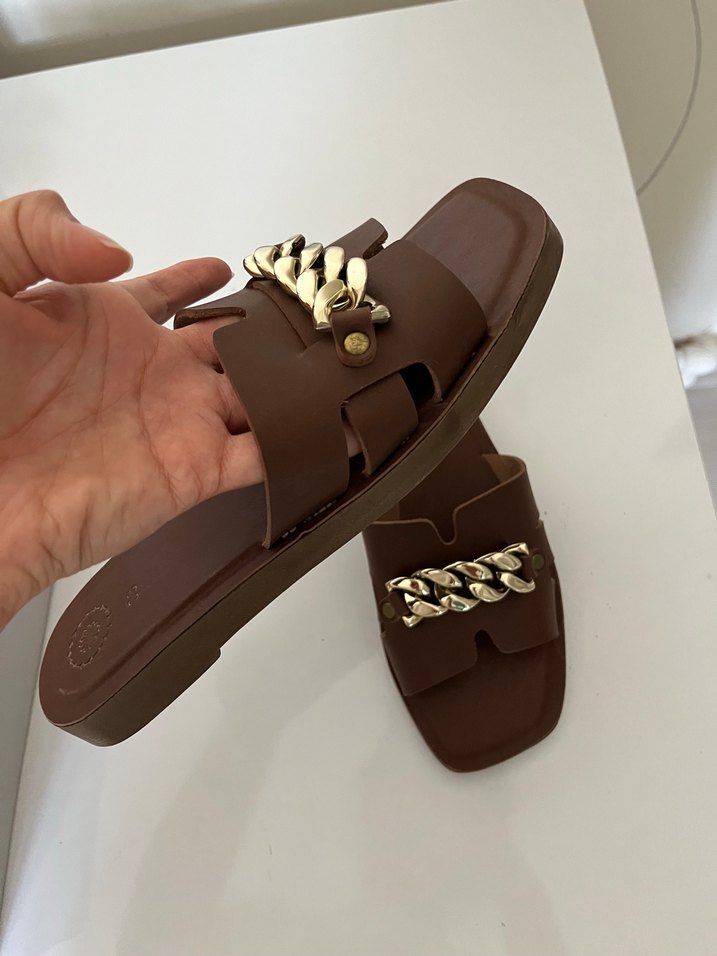 Zincir Detaylı Kahverengi Deri Kadın Terlik - Görsel 2