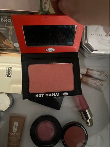  Beden the balm hot mama allık