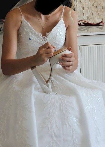 Parlak Beyaz Askılı Özel Dikim Prenses Gelinlik - Görsel 4