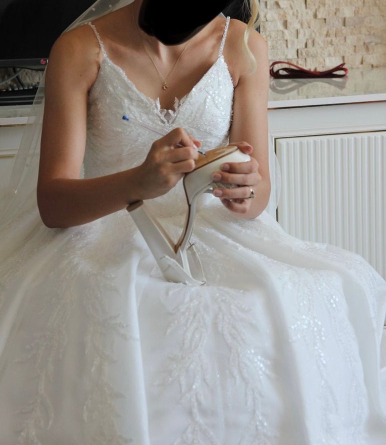 Parlak Beyaz Askılı Özel Dikim Prenses Gelinlik - Görsel 4